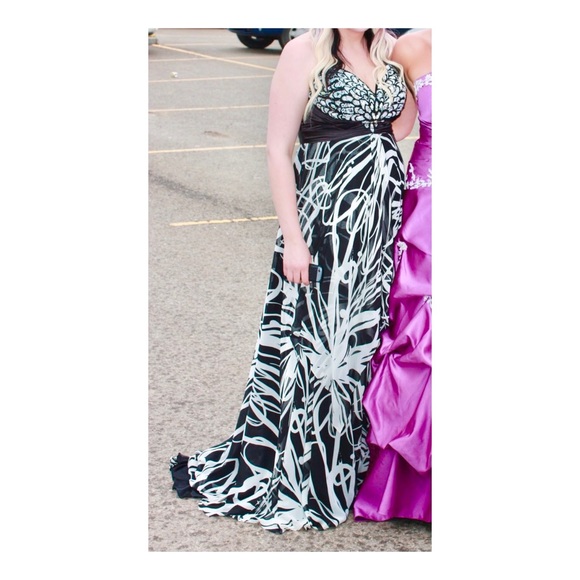 Grad/Prom Dress - Picture 3 of 4
